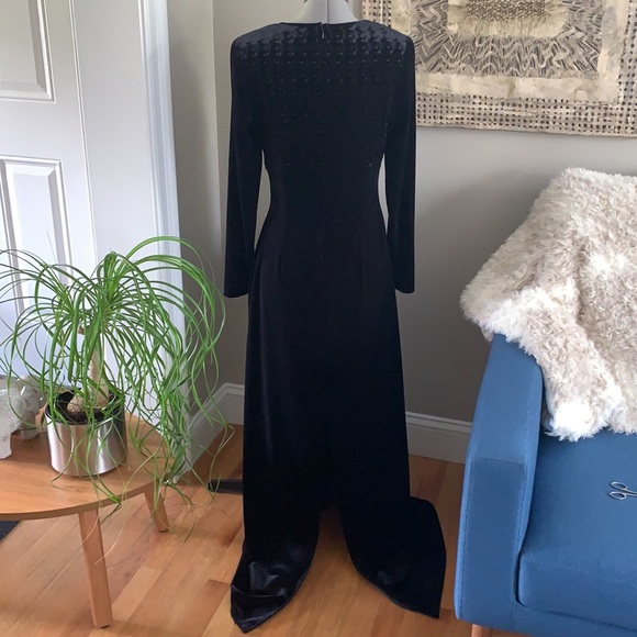 Vintage Black Velvet Like Long Sleeve Gown - Picture 5 of 12